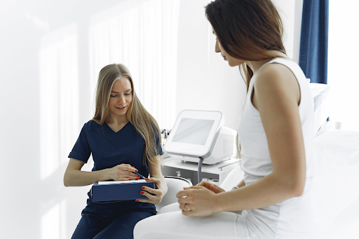 Nurse gets info from patient during appointment